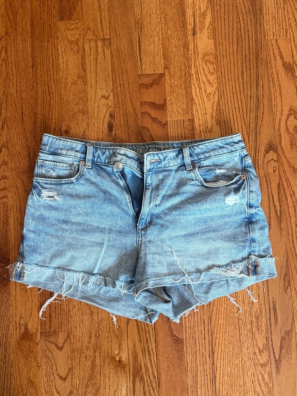 American Eagle Outfitters Mom Short Light Wash Distressed Denim Shorts Size 8